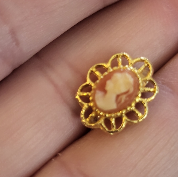 Vintage Goldtone Cameo Locket Jewelry Set #905 - Picture 2 of 5